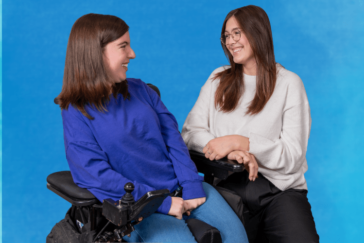 Ève-Marie Lefebvre et Molly-Rose Corbeil (bénévole)